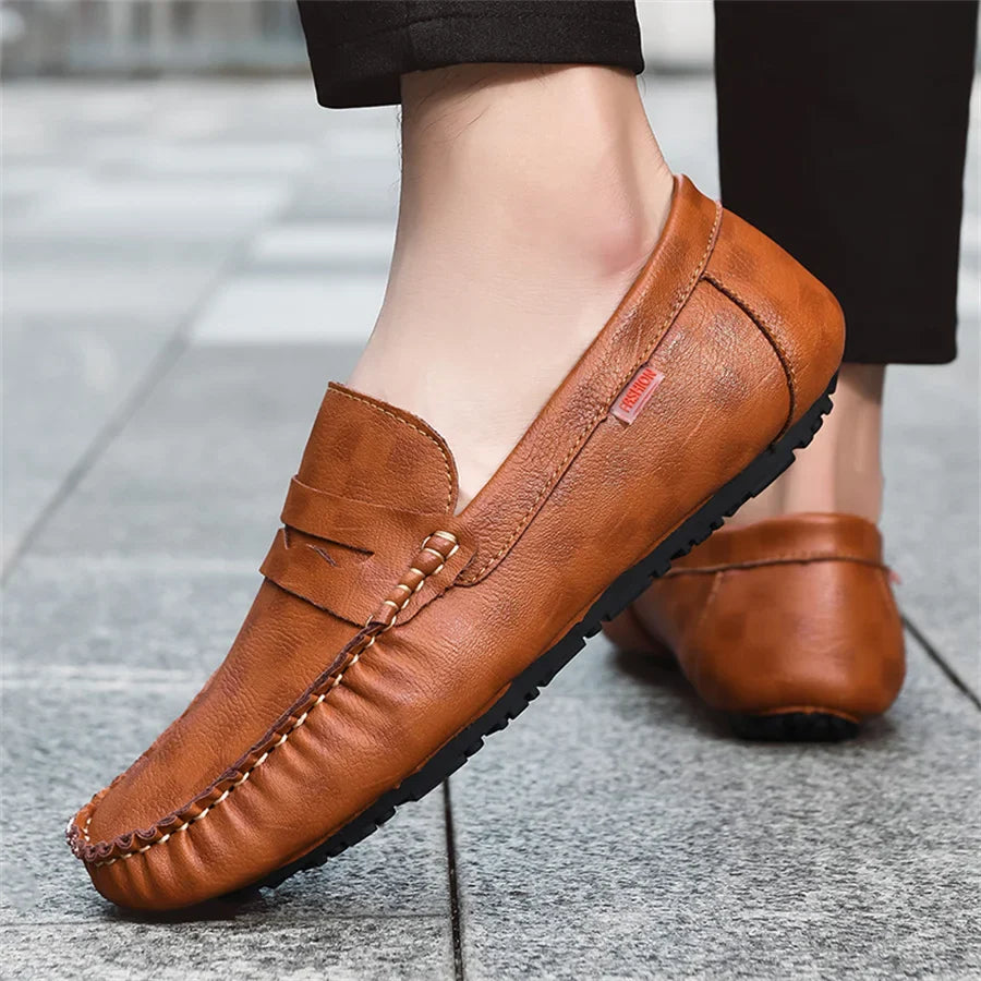 Sapatos Masculinos Casuais de Couro Mocassins Masculinos Designer Slip on Sapatilhas Náuticas de Alta Qualidade Chaussure Homme Tamanhos Grandes 38-47