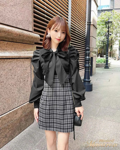 Japanese Lolita Black Skirts Women 2023 Spring Autumn New Radian Waistline Slim Short Pleated Skirt Female Mini Skirt Culottes