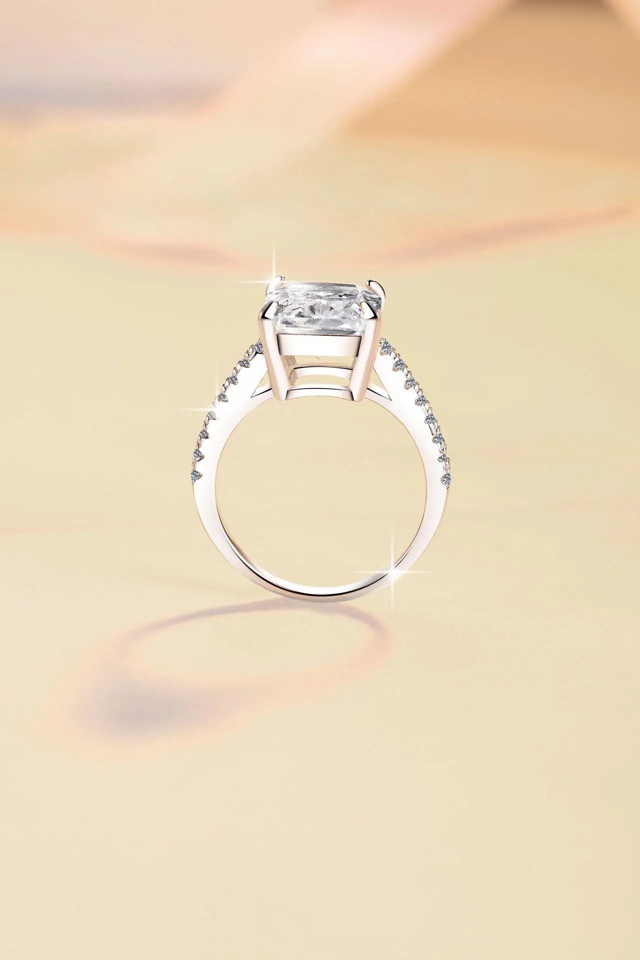 Luxury Radiant Cut PT950 Platinum 5CT Moissanite Band Women's Elegant Sparkling High-End Engagement Ring