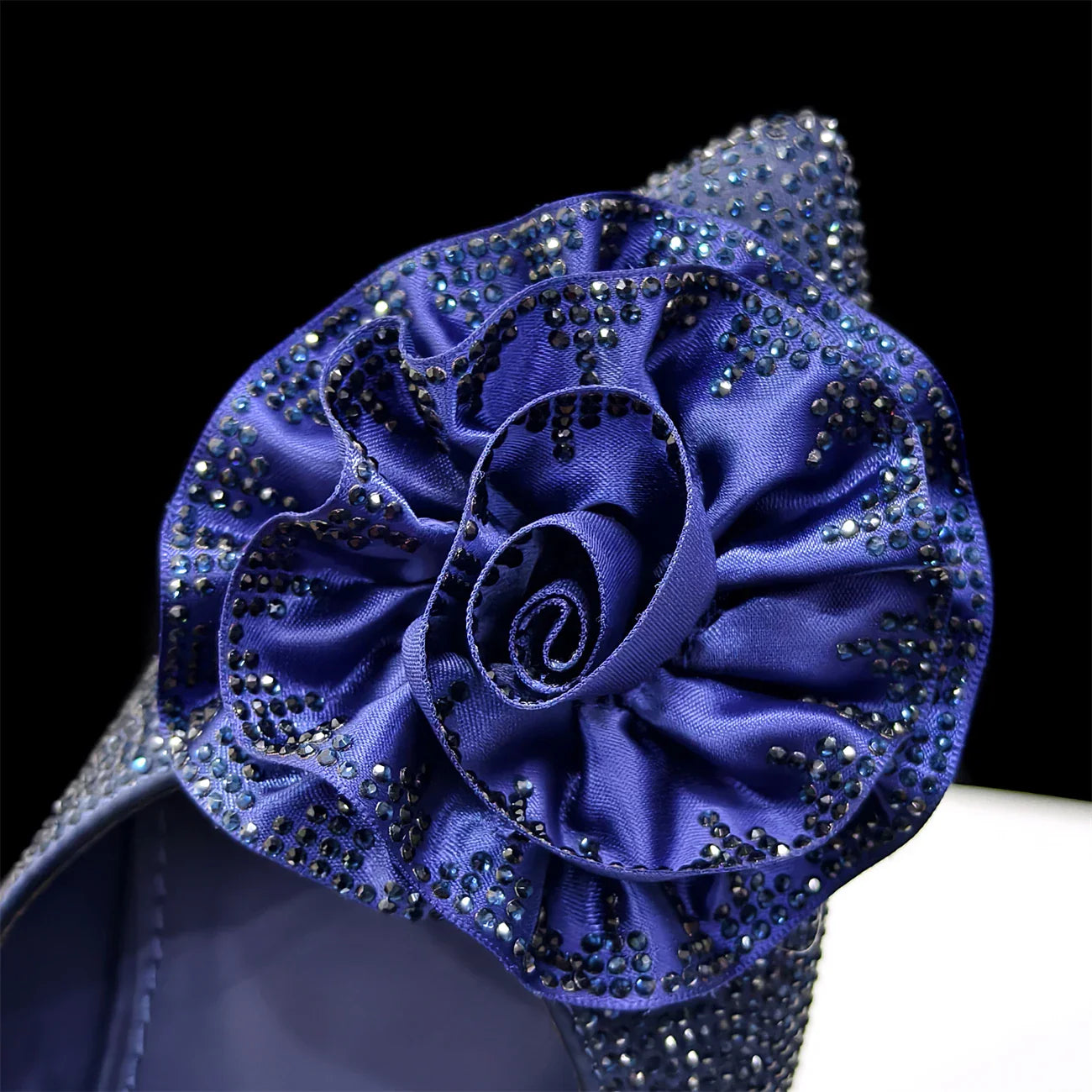 Elegant Shiny Dark blue Handbag and Medium Heel Shoes Set with Beautiful Handmade Flowers for Weddings and Parties