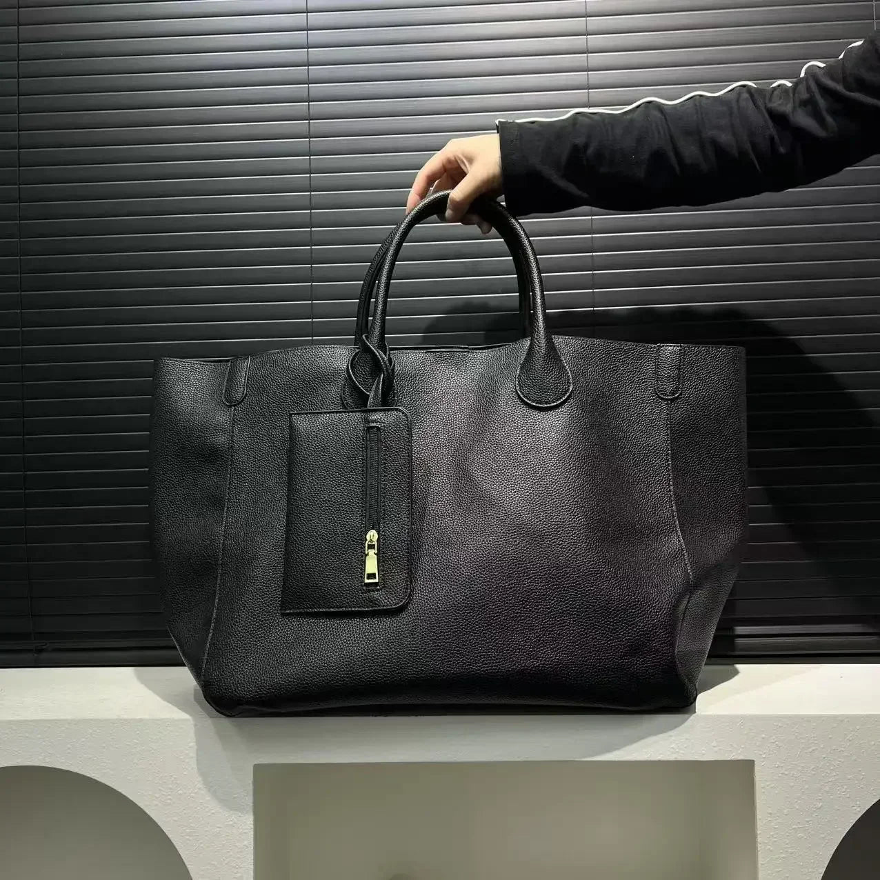 Ladies' fashionable vegan leather oversized handbag with large capacity, simple and versatile shopping bag
