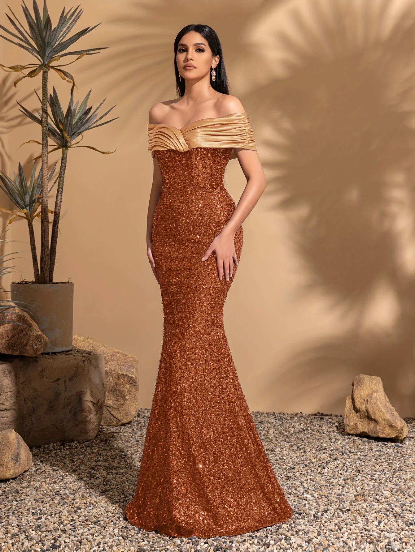 Off-the-shoulder pleated hip-hugging dress, elegant and chic dress