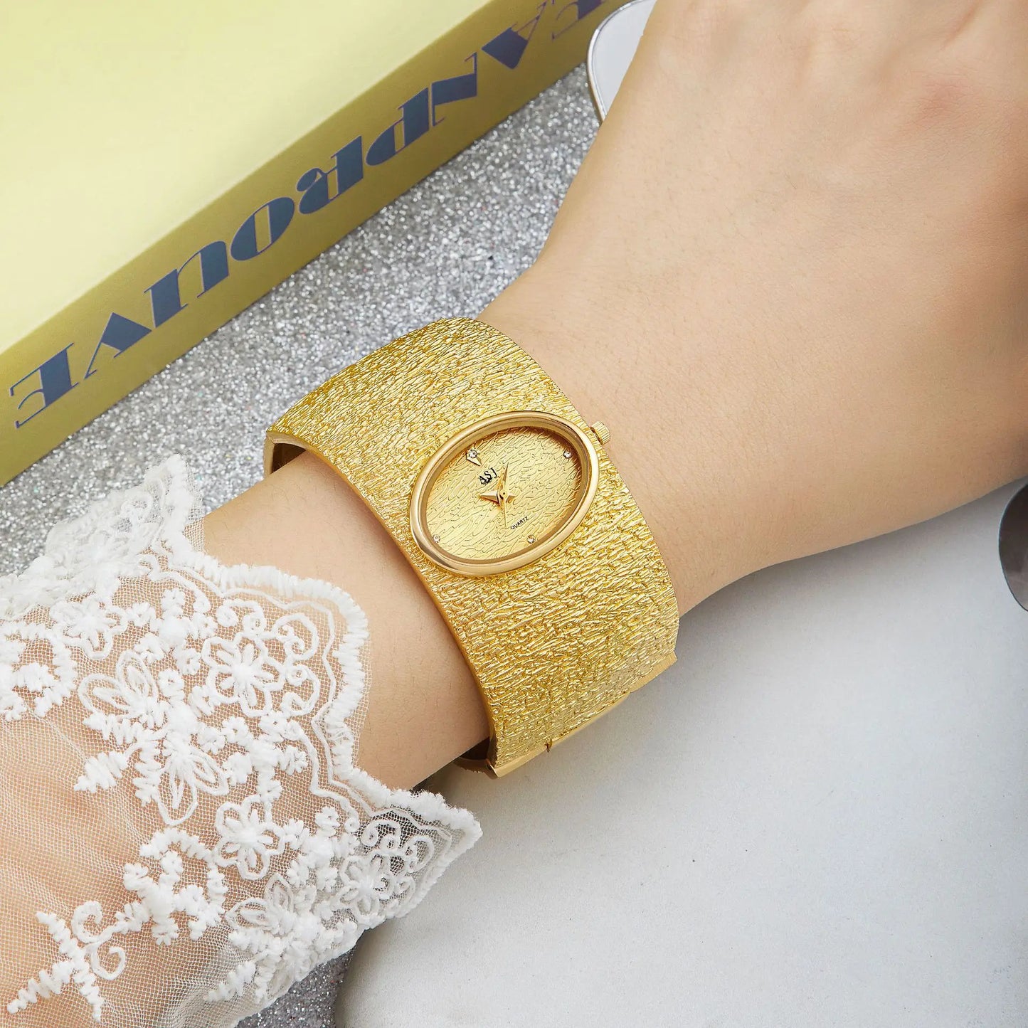 Women's Bracelet Watch reloj mujer Gold Luxury Bark Pattern Simple watch for women relojes para damas