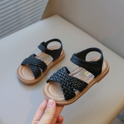 Toddlers Girls Sandals Kids Princess Beach Shoes 2026 Brand New Cross Tied Weave Style Fashion Children Summer Sandals Soft Cute
