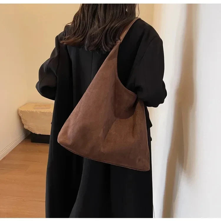 Korean suede bucket bag, women's casual commuting shoulder tote bag, autumn/winter 2025 new underarm set bag