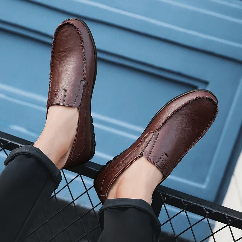 Sapatos Casuais Masculinos de Couro Genuíno Marca de Luxo Mocassins Masculinos Respiráveis Slip-on Sapatos de Condução Pretos Tamanhos Grandes 37-47