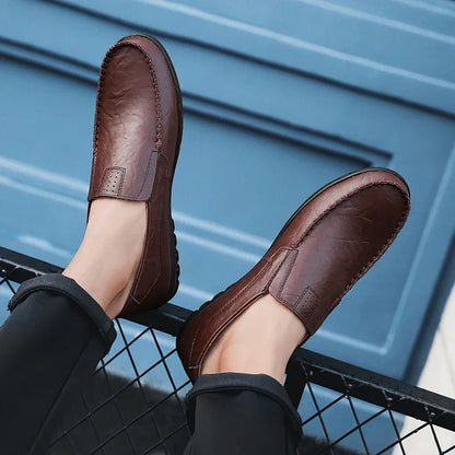Sapatos Casuais Masculinos de Couro Genuíno Marca de Luxo Mocassins Masculinos Respiráveis Slip-on Sapatos de Condução Pretos Tamanhos Grandes 37-47