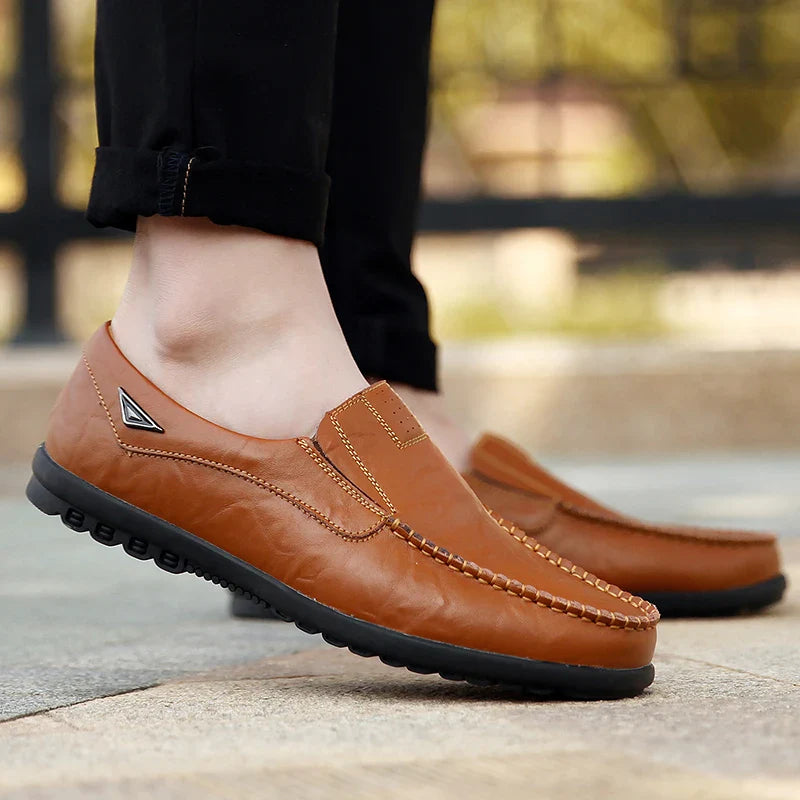 Sapatos Casuais Masculinos de Couro Genuíno Marca Italiana Macia Mocassins Respiráveis Slip-on Pretos para Dirigir Tamanhos Grandes 37-47