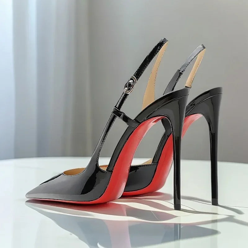 New silver patent leather flat buckle sandals with pointed edges and slim heels, stylish and stylish, worn in the backless style