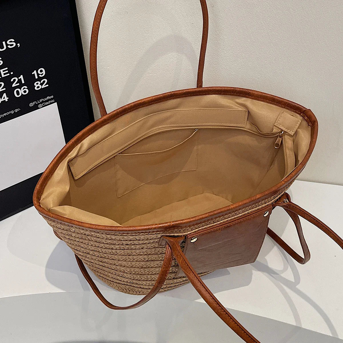 Single-Shoulder Bag, Forest-Style Straw Woven Bag for Women, Beach Vacation Woven Beach Bag, Summer Handmade Bag, New Style to Match with Skirts, Large Tote Bag for Commuting, Work, and Travel