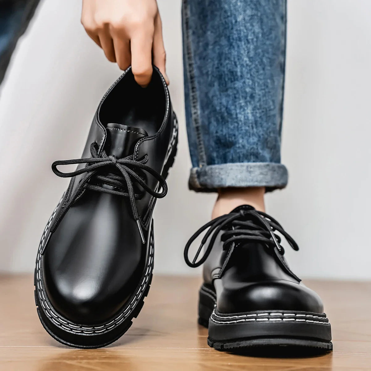 2025 new men's formal leather shoes, black shiny leather