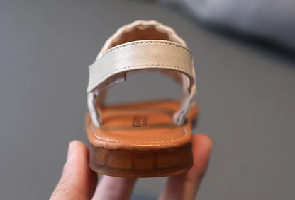 Kids Sandals for Girls 2026 Summer Girls Weave Design Sandals Children Beach Shoes Open Toes Flat Anti-skid Rubber Ankle Strap