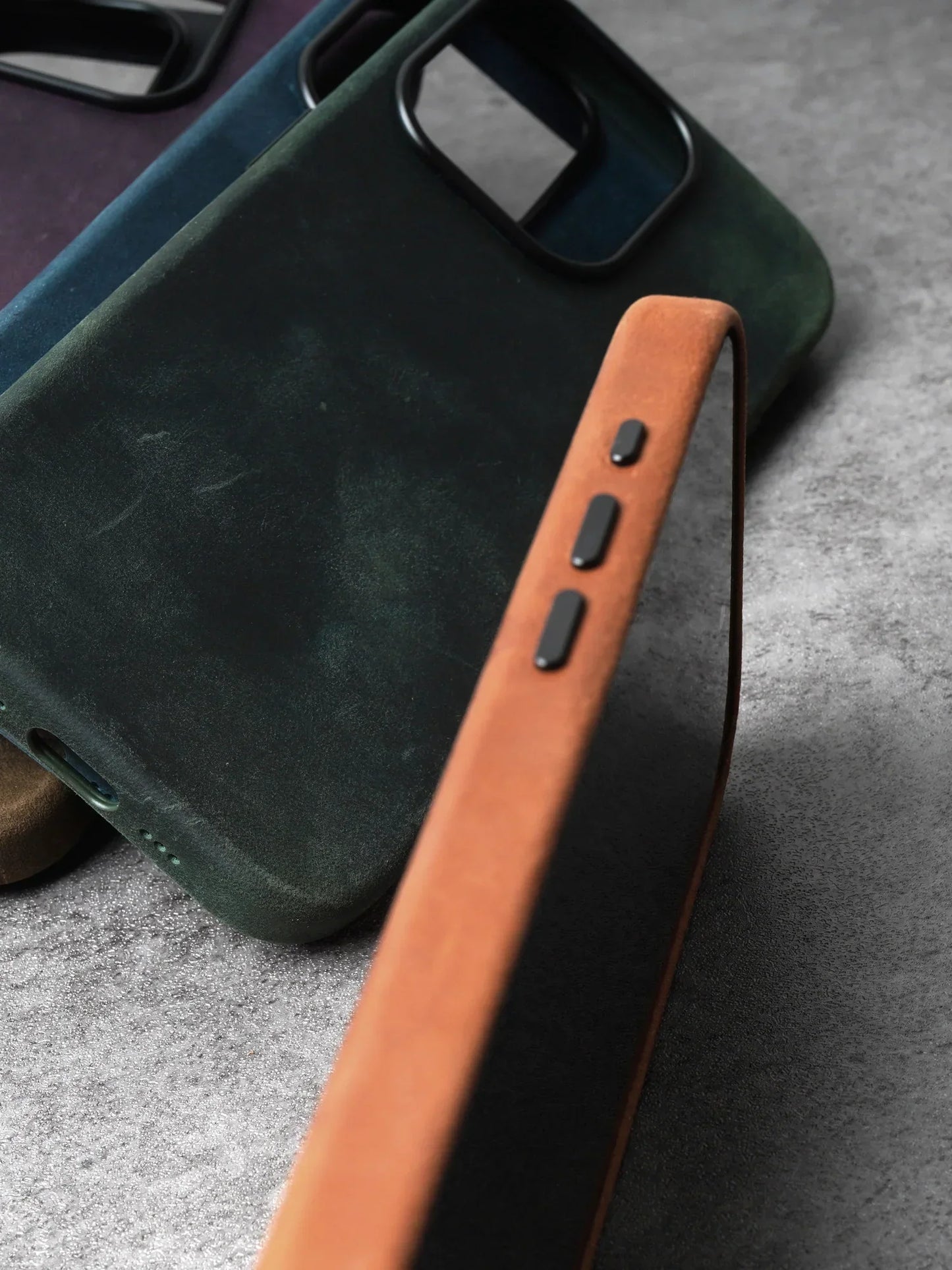 Genuine Leather Case for iPhone 17 16 15 Pro Max Magnetic PULL-UP Cowhide Phone Cover