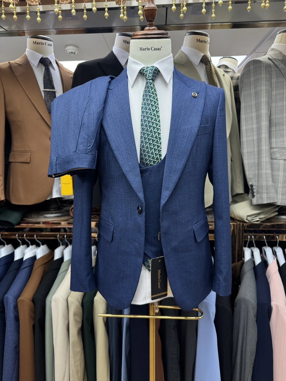 Three Pieces Peak Lapel Men's Suit Set, 4 Colors Fashionable Dancing Tuxedo, Casual One Button Business Outfit For Man