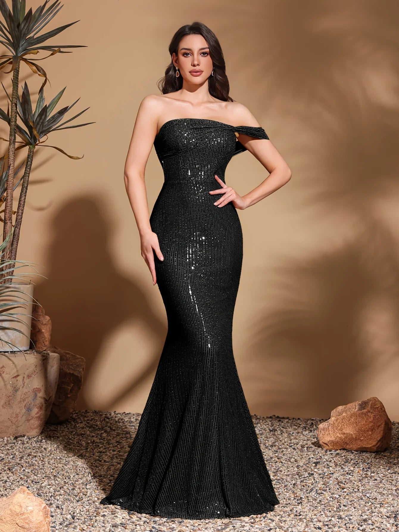 Sequined hip-hugging dress with one side hanging sleeves, elegant and chic dress