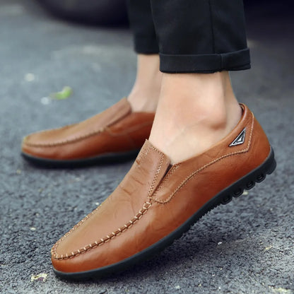 Sapatos Casuais Masculinos de Couro Genuíno Marca de Luxo Mocassins Masculinos Respiráveis Slip-on Sapatos de Condução Pretos Tamanhos Grandes 37-47