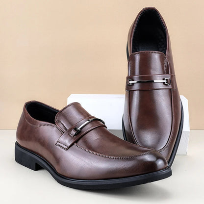 2025 New Metal Decorative Buckle Men's Slip On Loafers Banquets Comfortable Lightweight Non Slip Breathable Leather Shoes