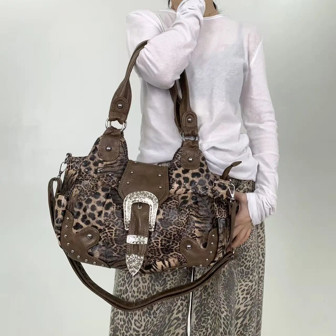 Y2K street personality spicy girl leopard print patchwork tote bag with multiple pockets and rivets retro crossbody handbag