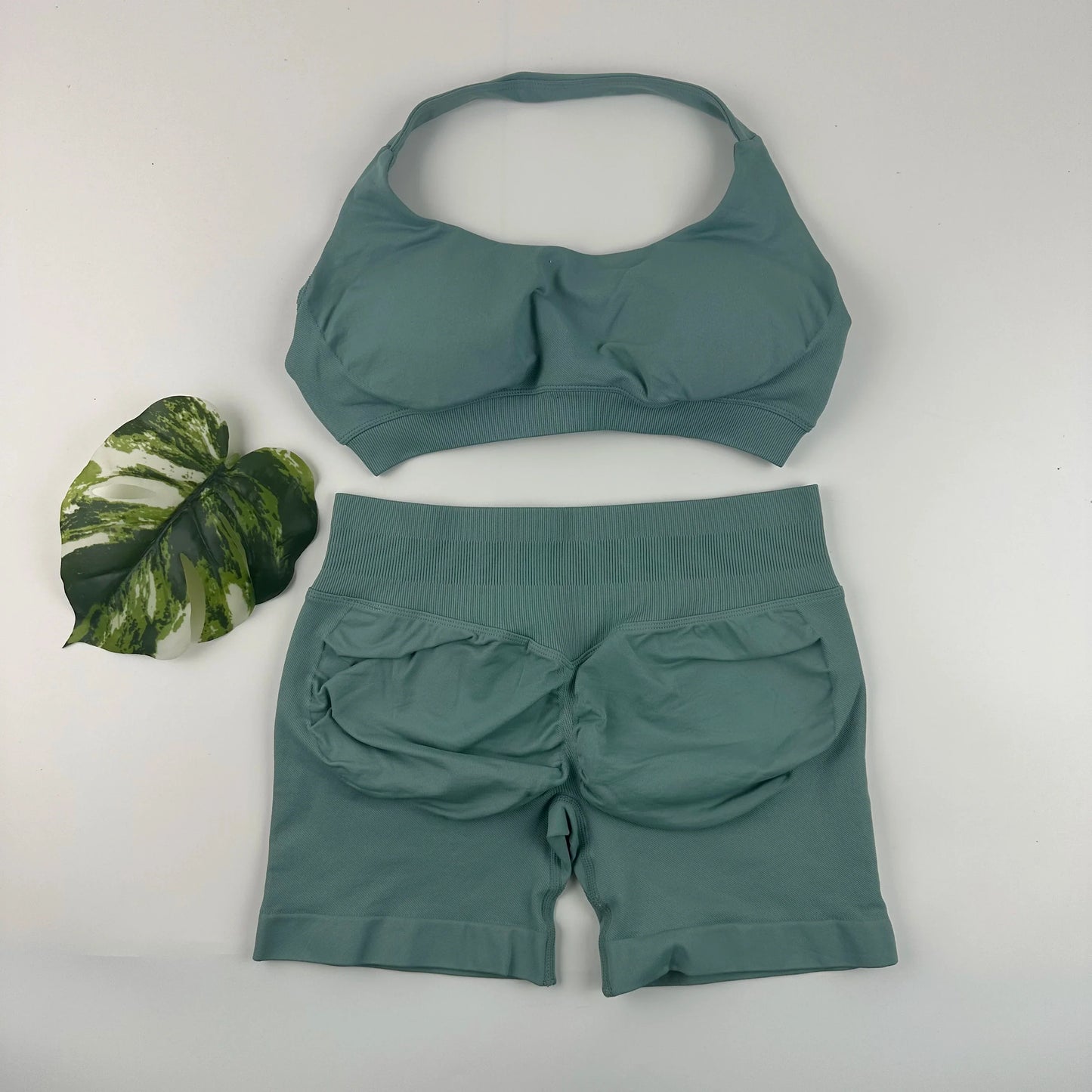 Yoga Shorts Set Seamless Yoga Set Workout Scrunch Shorts Sets Halter Sports Bra Scrunch Shorts Fitness Clothes Gym Suit