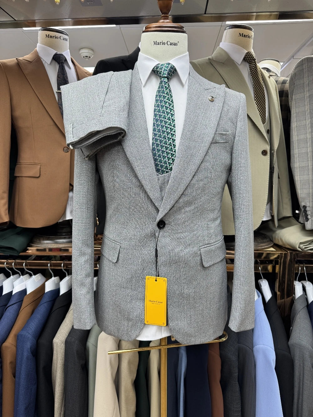 Three Pieces Peak Lapel Men's Suit Set, 4 Colors Fashionable Dancing Tuxedo, Casual One Button Business Outfit For Man