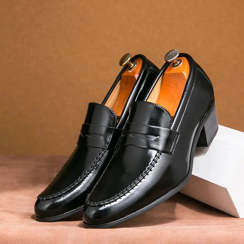 Sapatos Masculinos Retro de Salto Alto Sapatos Sociais de Couro com Fecho Slip-On Sola de Borracha da Moda Bico Fino Altura do Tornozelo Couro PU