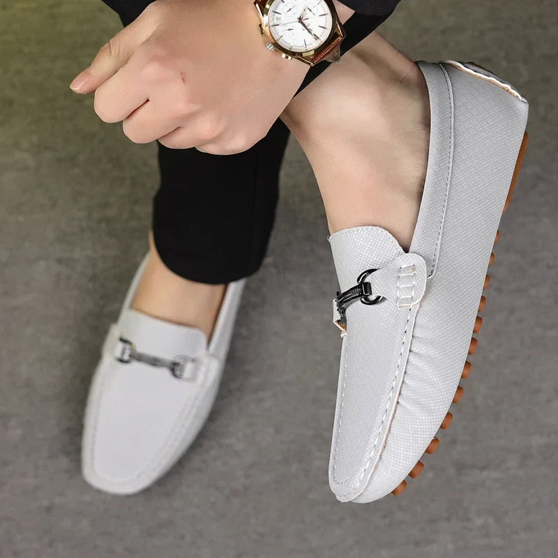 Sapatos de Couro Fashion Sapatos de Negócios Mocassins Pretos Leves Slip On para Homens Sapatos de Couro Elegantes Casuais para Festa e Casamento