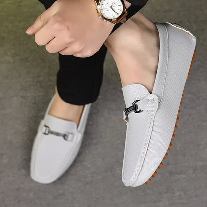 Sapatos de Couro Fashion Sapatos de Negócios Mocassins Pretos Leves Slip On para Homens Sapatos de Couro Elegantes Casuais para Festa e Casamento