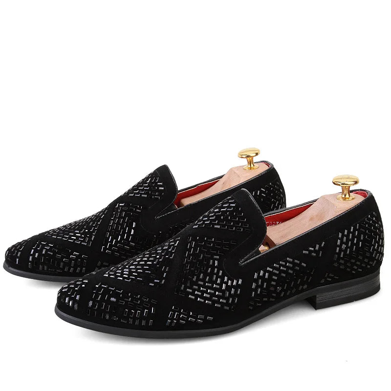 Novos mocassins europeus de indústria pesada versão coreana, mocassins masculinos jovens de cano baixo cravejados de diamantes, sapatos de couro pontudos respiráveis