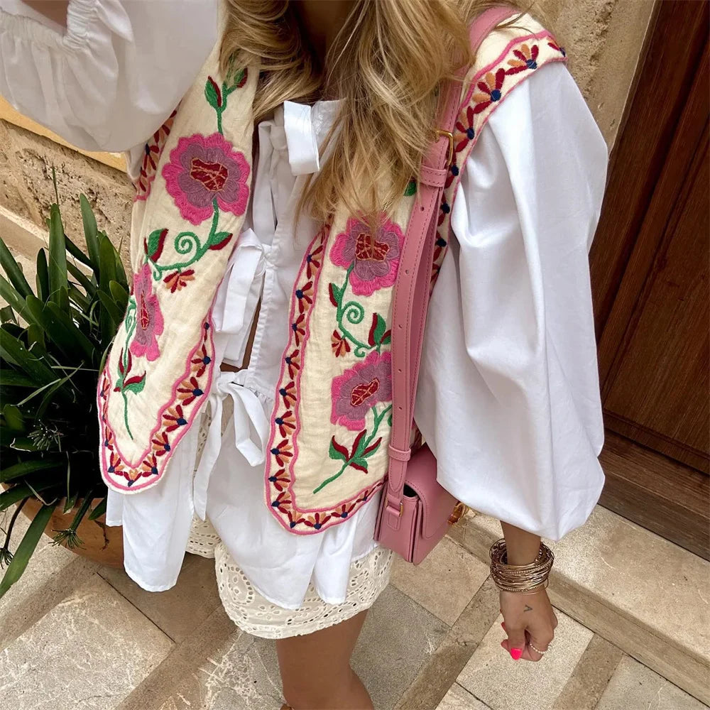 European and American Style 2024 Spring and Summer Women's New Fashionable and Versatile Round Neck Sleeveless Embroidered Vest