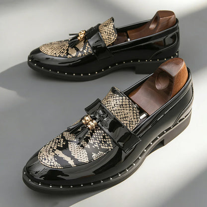 Fashion Men's Business Formal Slip-On Loafers Pointed Toe Patent Leather Shoes Shiny Tassel & Snake Print, Suitable Office Party