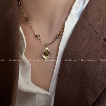 Vintage Brown Natural Stone Pendant Necklace for Women Fashion Geometric Long Leather Rope Necklace Sweater Chain Jewelry Gifts