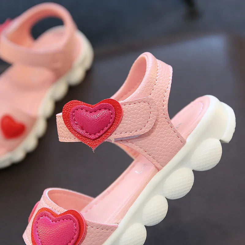 Lovely Heart Shape Children Sandals for Girls 2026 Summer Open Toe Sandals Kids Girls New Arrival Baby Girl Beach Shoes I03123