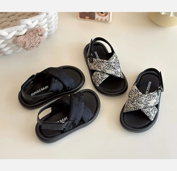 2026 Girls' Sandals Summer New Korean Version Little Girls All Design Sense Cross Strap Beach Sandals Comfort Daily Kids Sandals
