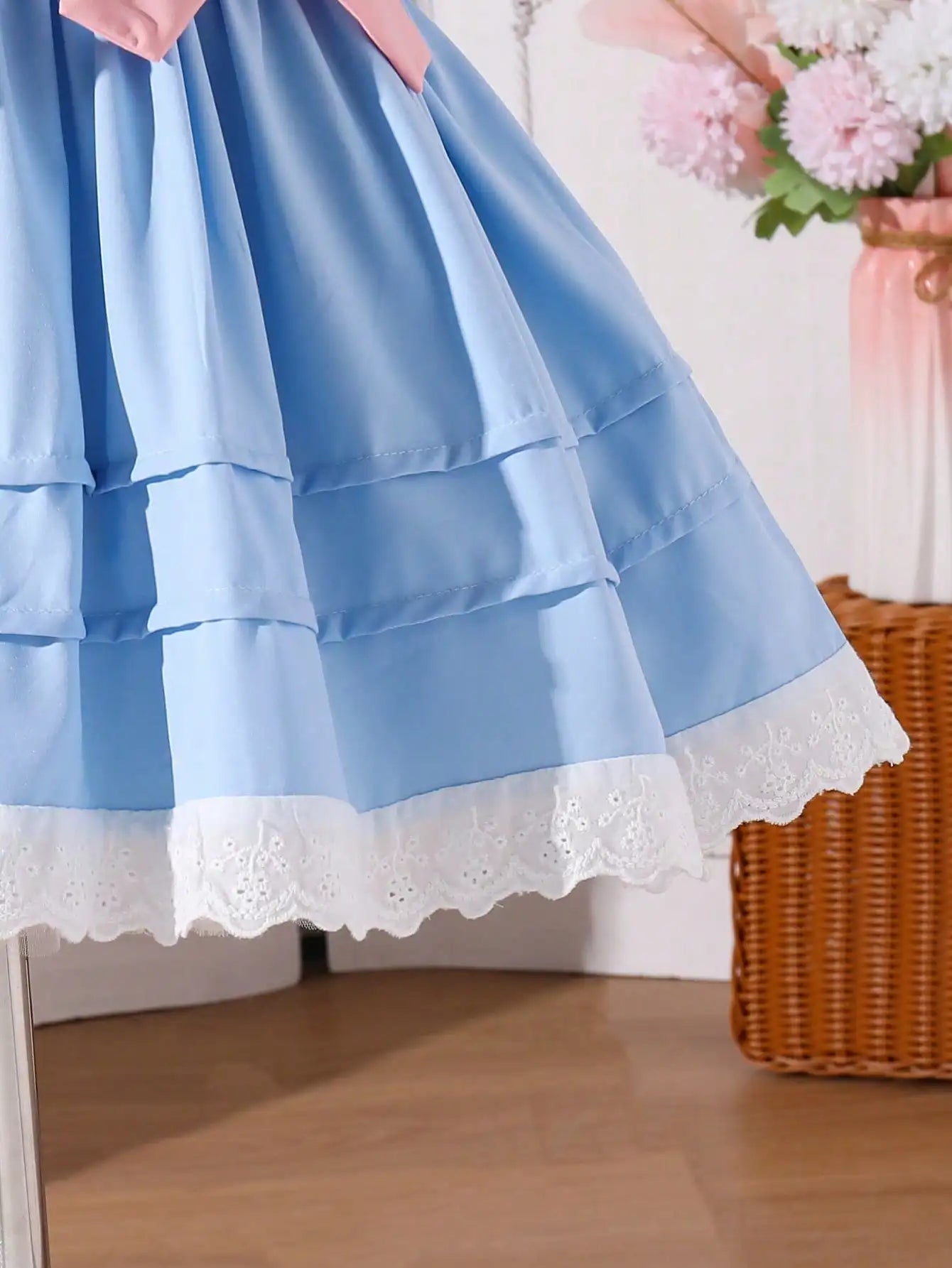Little Girl's Romantic and Elegant Ladylike Blue Princess-Style Dress, Decorated with Bows, Stylish Puff Sleeves, Suitable for Birthday Parties, Holiday Events, and Photography. Suitable for Little Girls Aged 4-7, for