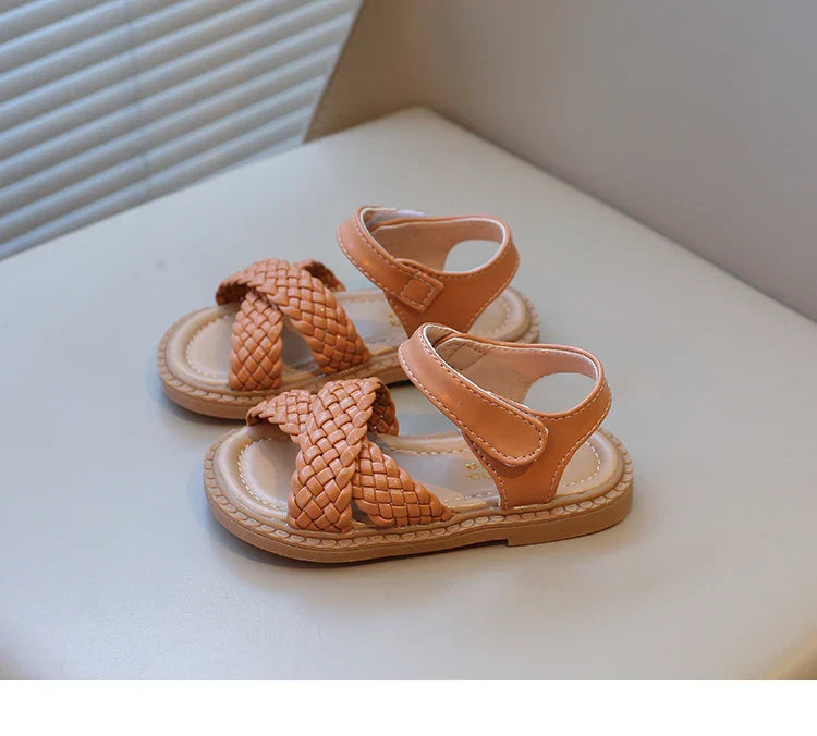 Toddlers Girls Sandals Kids Princess Beach Shoes 2026 Brand New Cross Tied Weave Style Fashion Children Summer Sandals Soft Cute