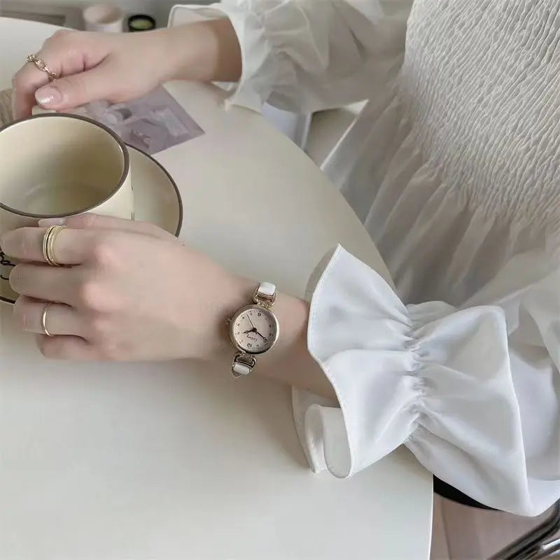 Simple Women's Watches Small Round Ladies Bracelet Watch PU Leather Thin Retro Quartz Wristwatch for Women Girls Gifts