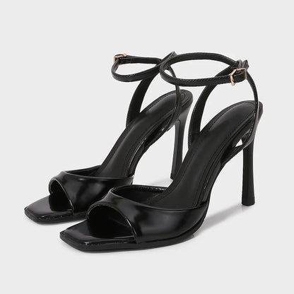 Sandália Feminina de Salto Alto Fivela com Tira no Tornozelo de Couro Envernizado Preto Sexy Quadrada de Bico Aberto Elegante para Festa Escritório Verão