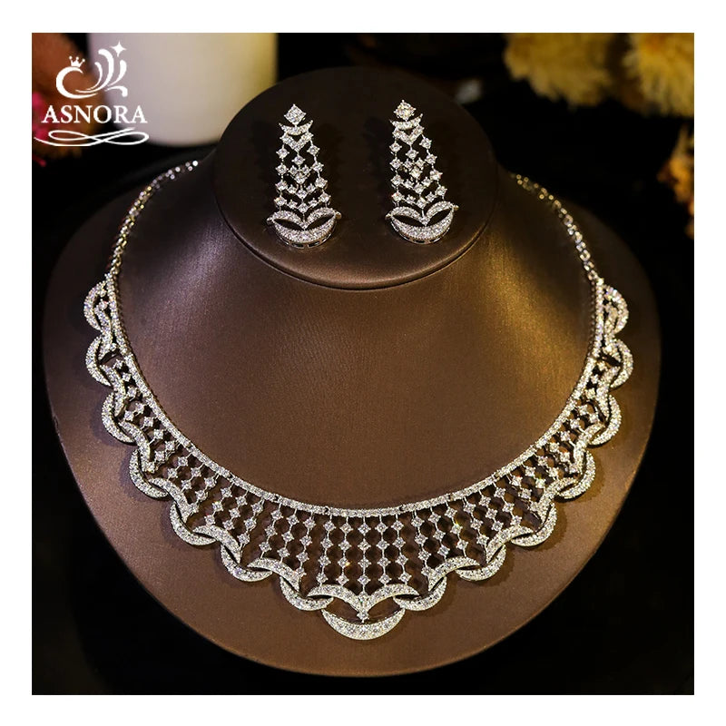 Elegant Hollowed-out Design CZ Bridal Necklace High Quality Jewelry Light luxe Zircon Jewelry Set Ornaments Dress Accessories