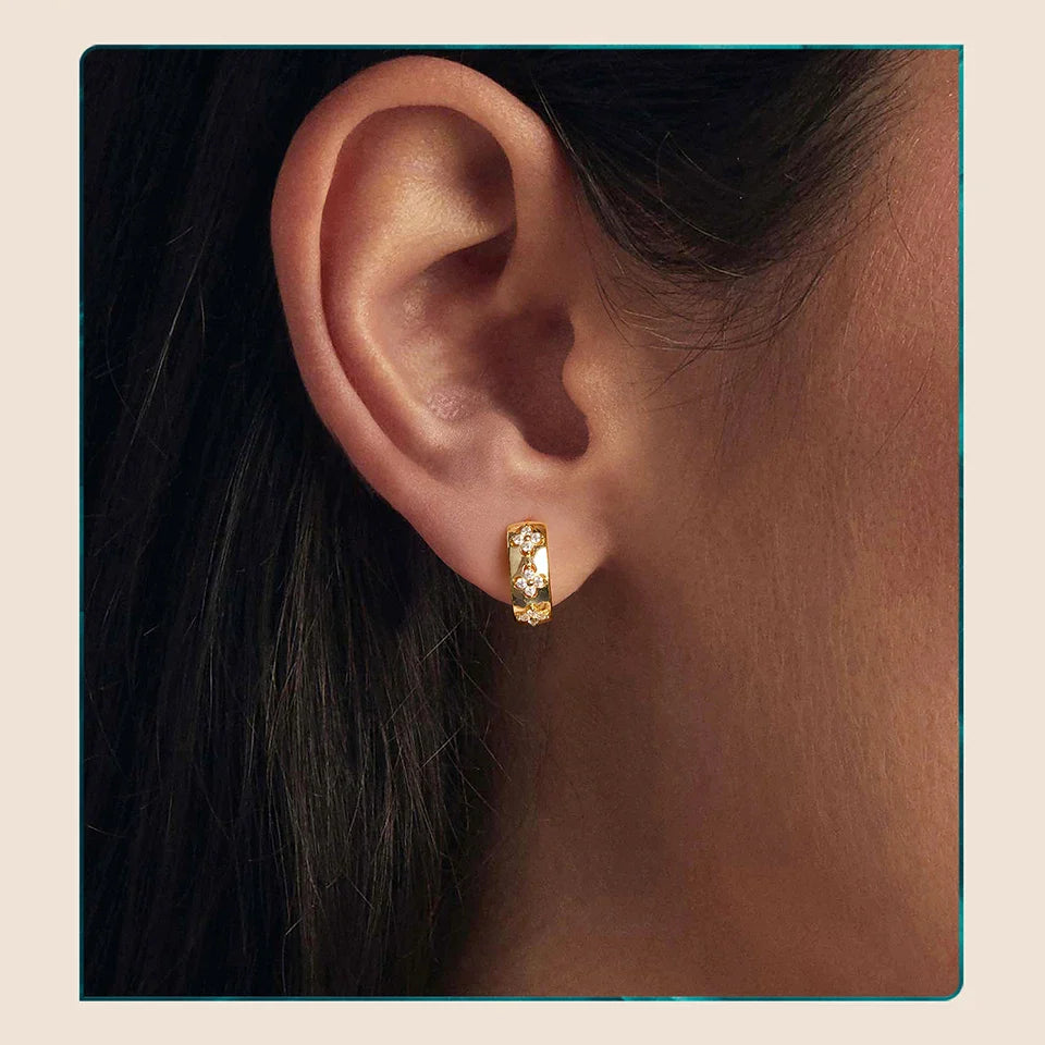 Four-Leaf Clover Moissanite Huggies Earrings 925 Sterling Silver Flower Hypoallergenic Jewelry for Women Lucky Gift