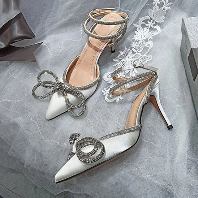 2025 Nova Moda Glitter Strass Sapatos Femininos Bico Fino de Seda com Laço de Cristal Salto Alto Fino com Fivela Sapatos de Festa e Formatura