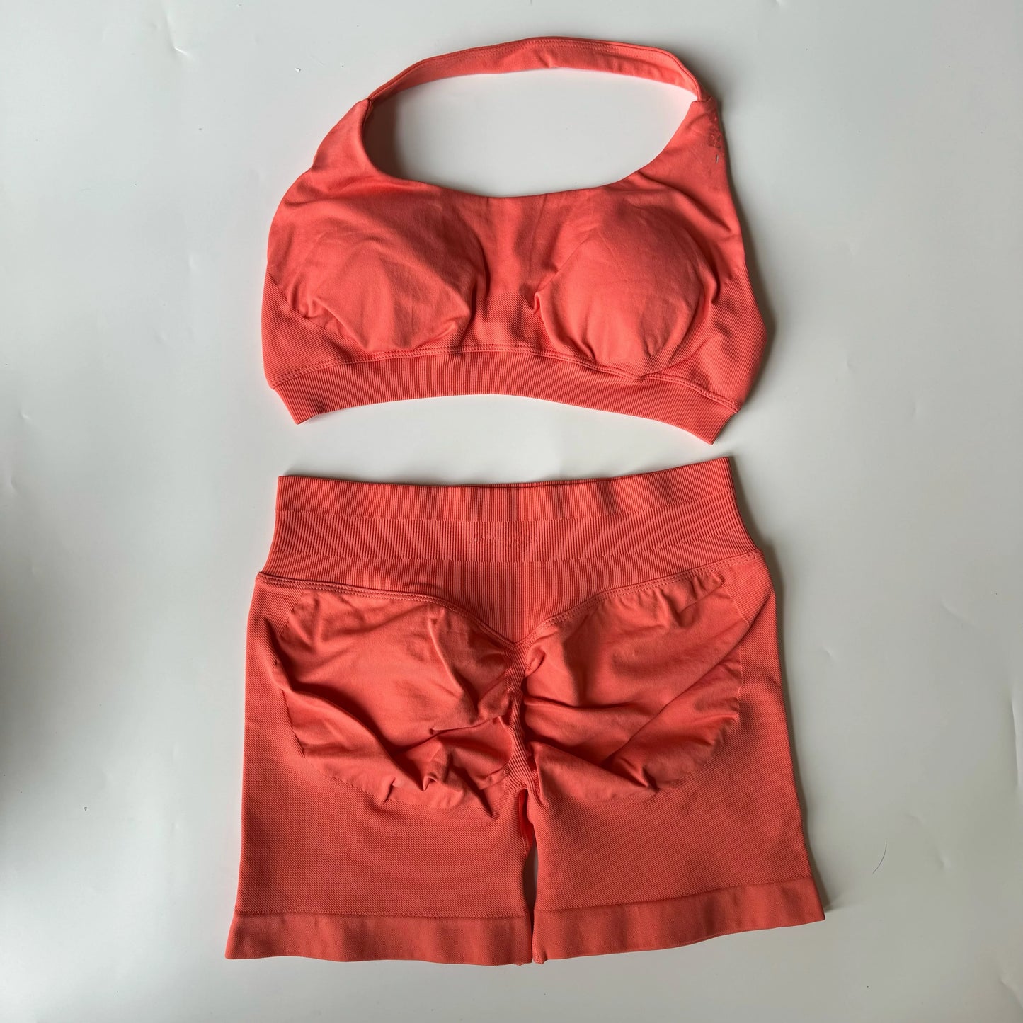 Yoga Shorts Set Seamless Yoga Set Workout Scrunch Shorts Sets Halter Sports Bra Scrunch Shorts Fitness Clothes Gym Suit