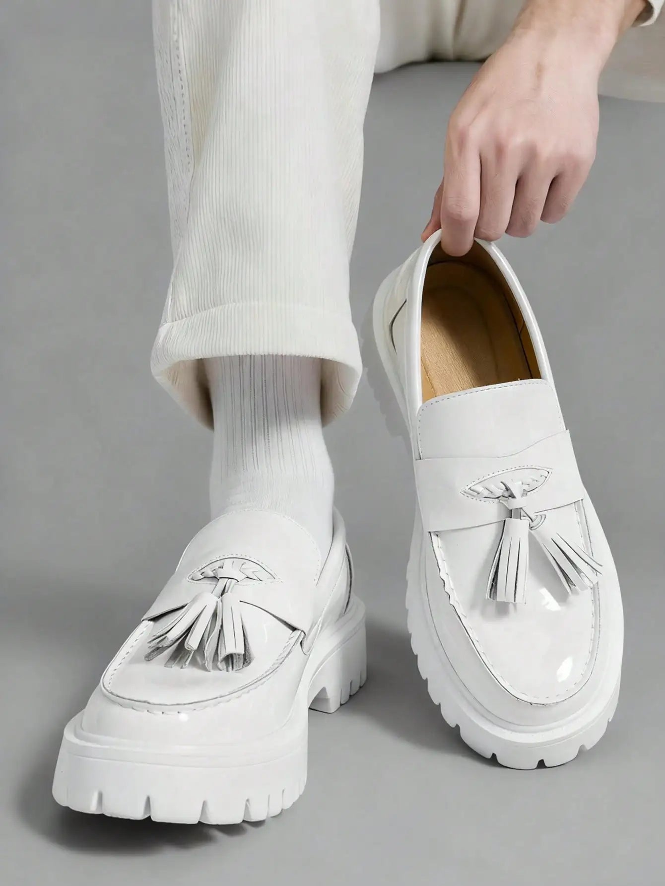 Fashion Tassel Thick Sole Leather Men's Shoes Loafers Slip-On Business Dress Shoes For Gentleman Glossy Formal Party White Shoes