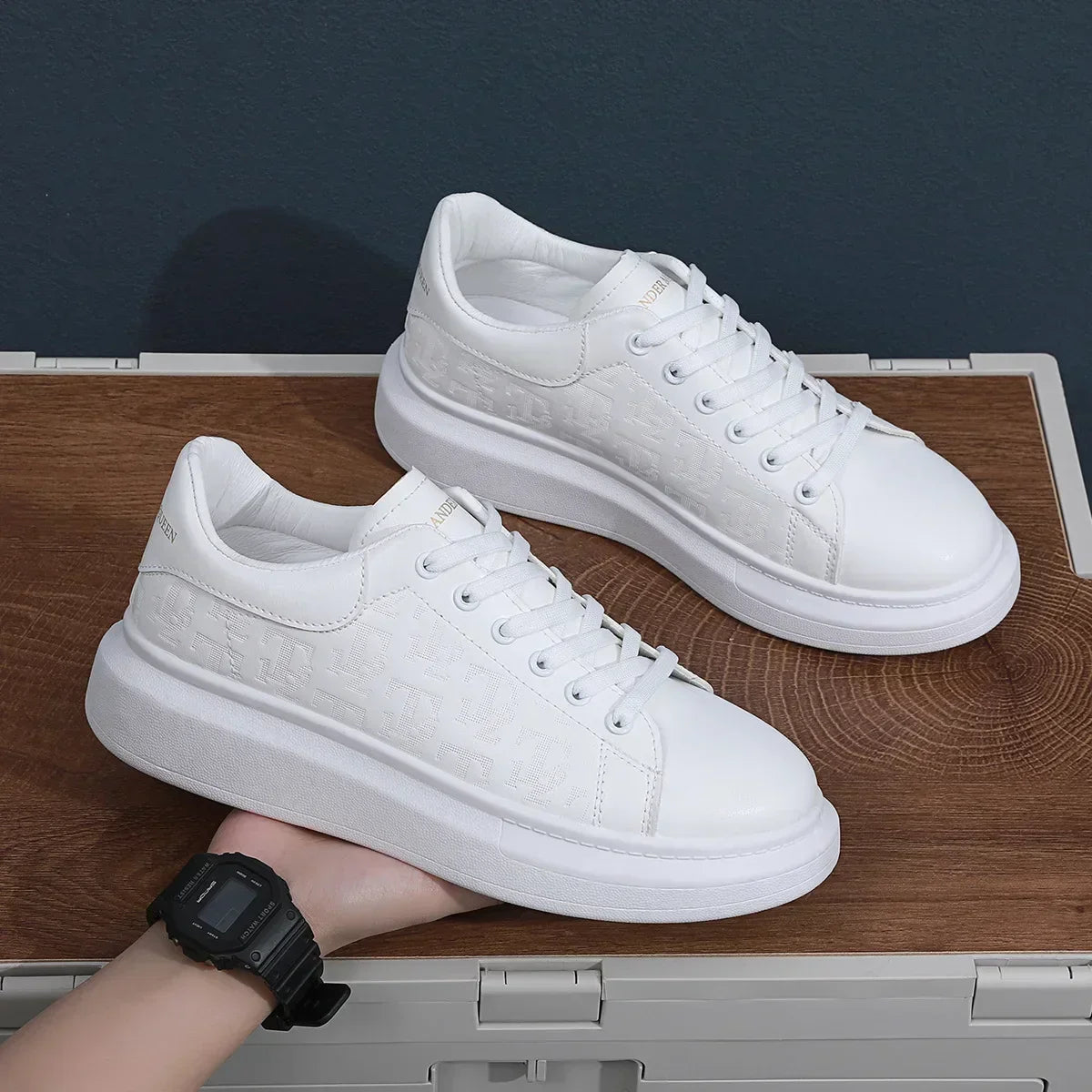 2025 New Men's Shoes Spring and Autumn Flat-soled Casual Leather Shoes Sports Shoes Black and White Men's Thick-soled Breathable
