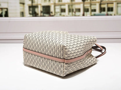 Stylish Monogram Tote Bag Lock Decorative Detail Top Handles Detachable Crossbody Strap Fashion Shoulder Bag