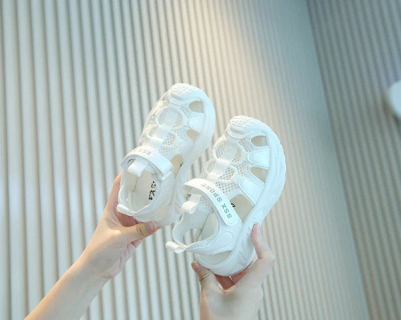 Kids Summer Breathable Mesh Sandals Boys Girls Closed Toe Sport Shoes With Magic Strap In Black And White For Toddlers Outdoor