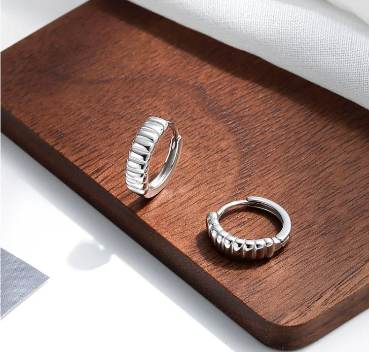 925 Sterling Silver Minimalist Geometry Pleated Huggies Ear Buckle for Women Fashion French Party Hoop Earring Jewelry