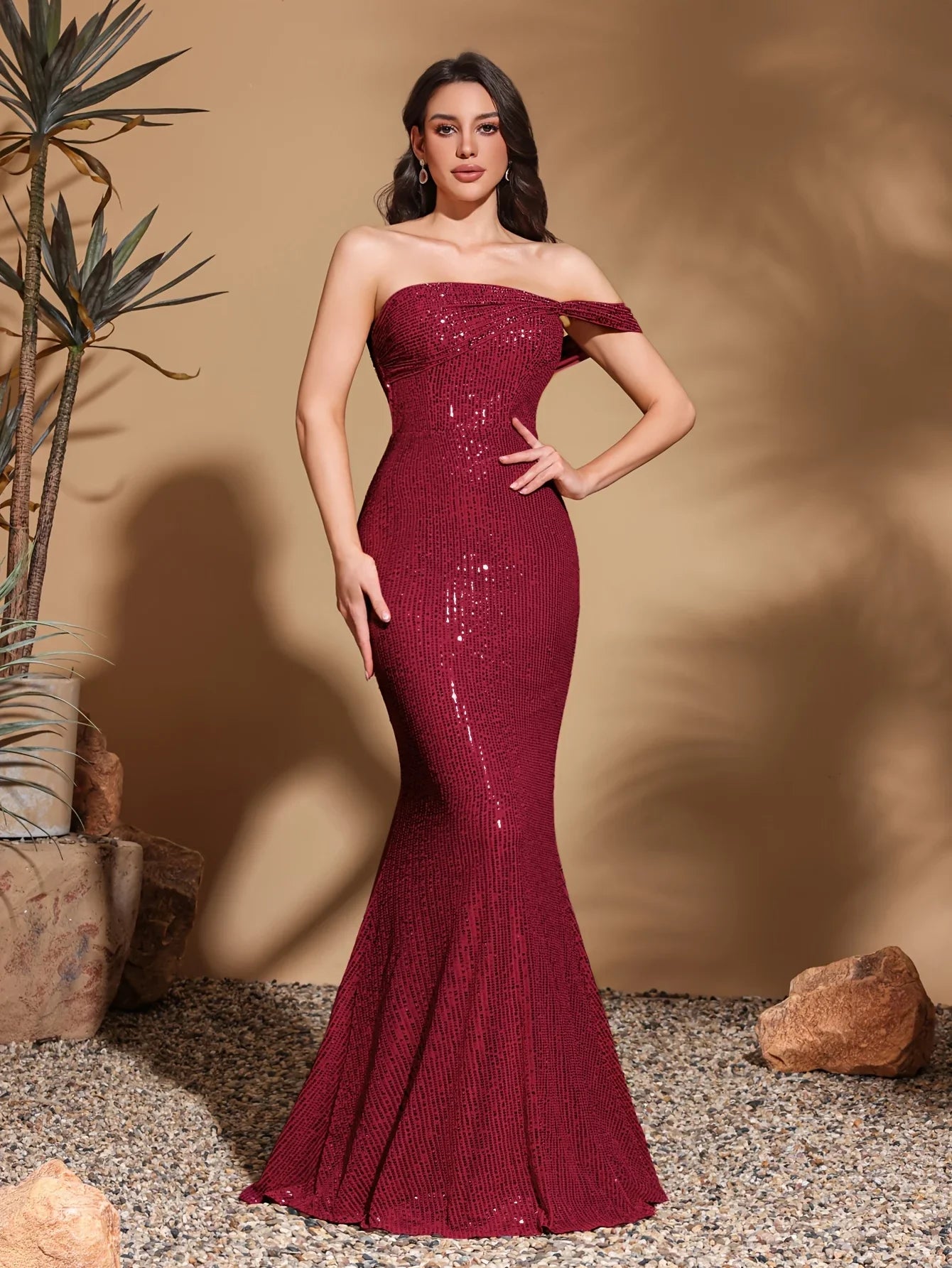 Sequined hip-hugging dress with one side hanging sleeves, elegant and chic dress