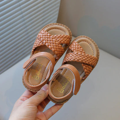 Toddlers Girls Sandals Kids Princess Beach Shoes 2026 Brand New Cross Tied Weave Style Fashion Children Summer Sandals Soft Cute