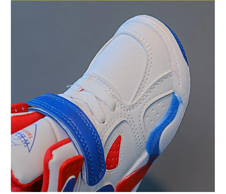 Children's basketball shoes are soft and fashionable