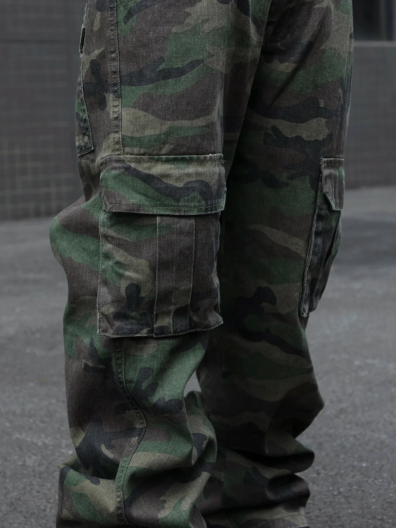 Men's camouflage utility jeans. Multi-pocket design. Stylish and trendy. Loose fit.